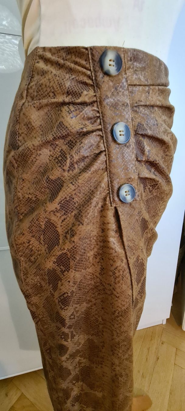 Zara Gonne: Jupe imitation peau de serpent taille XS – Nuovo (secondo la descrizione) da Genève venduto da Saleena 7