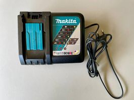 Makita DC18RC Schnellladegerät (14.4V - 18V)  Neuwertig