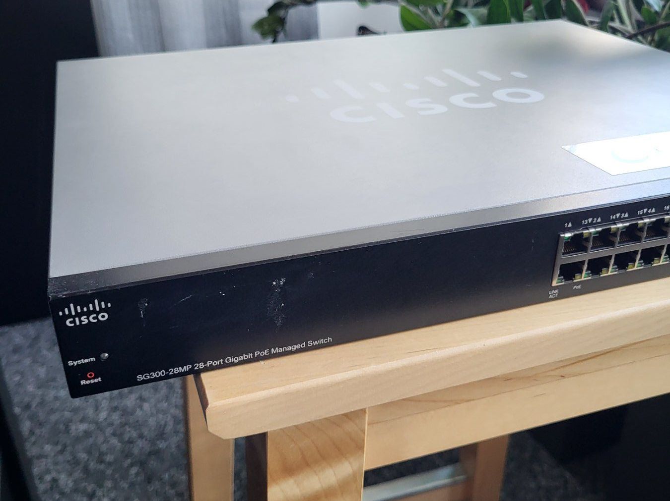 Cisco Hubs & Switches: Cisco SG300-28MP Gigabit PoE Managed Switch – Gebraucht aus Rümlang von Greenliff 1
