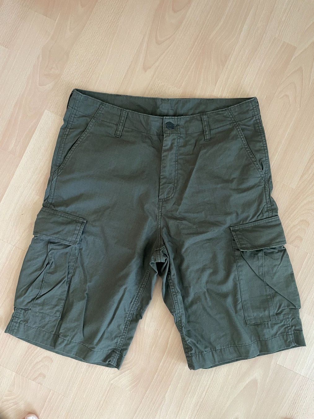 Carhartt Pantaloni: Carhartt Regular Cargo Short 32 – Nuovo (secondo la descrizione) da Embrach venduto da Pasimoki