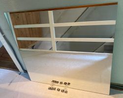 Einfacher Spiegel, beinahe quadratisch, 1m
