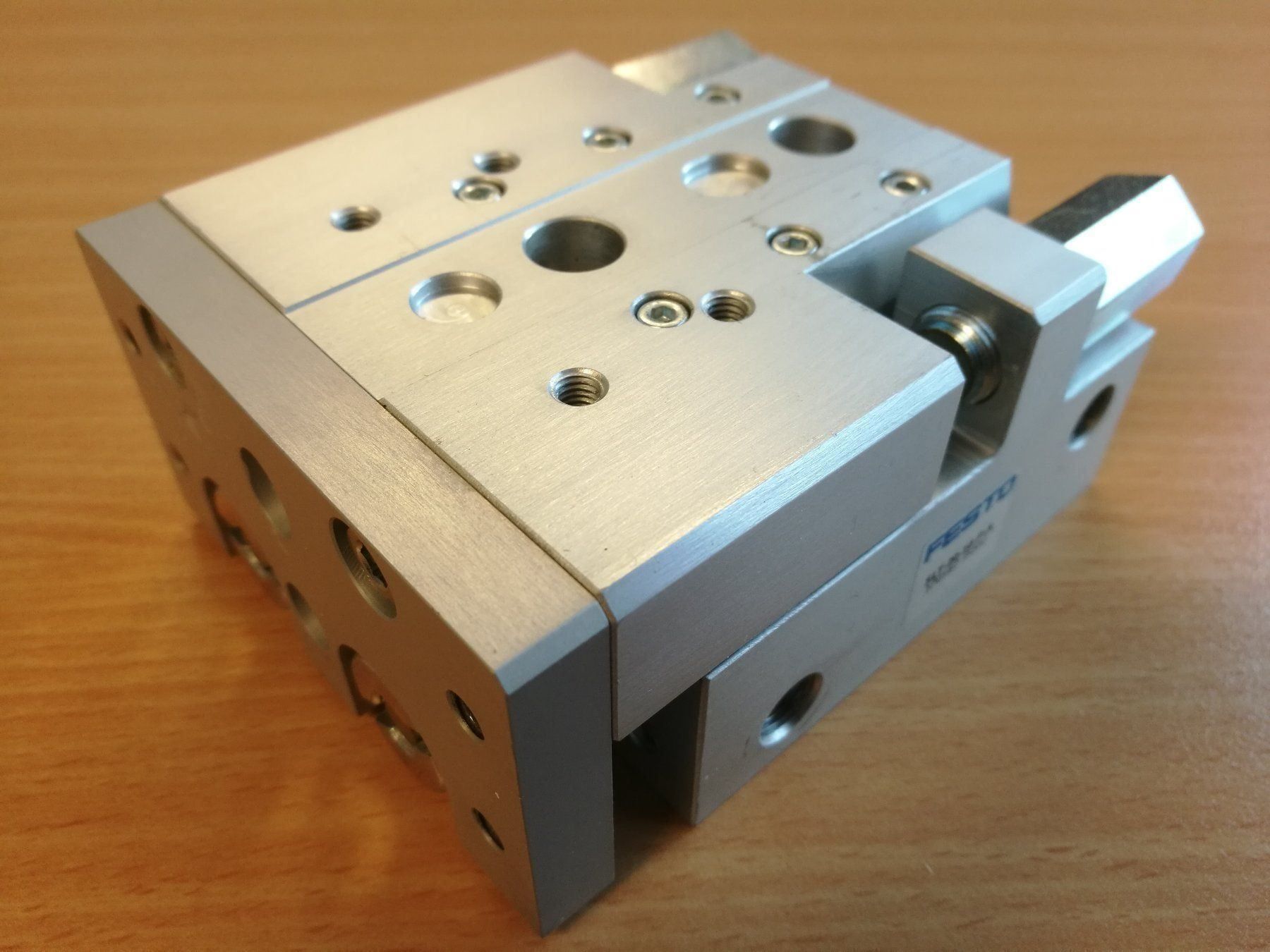 Altri prodotti elettronici: Festo Mini-Schlitten SLT-20-10-P-A – Usato da Azmoos venduto da wiesenduenger 1