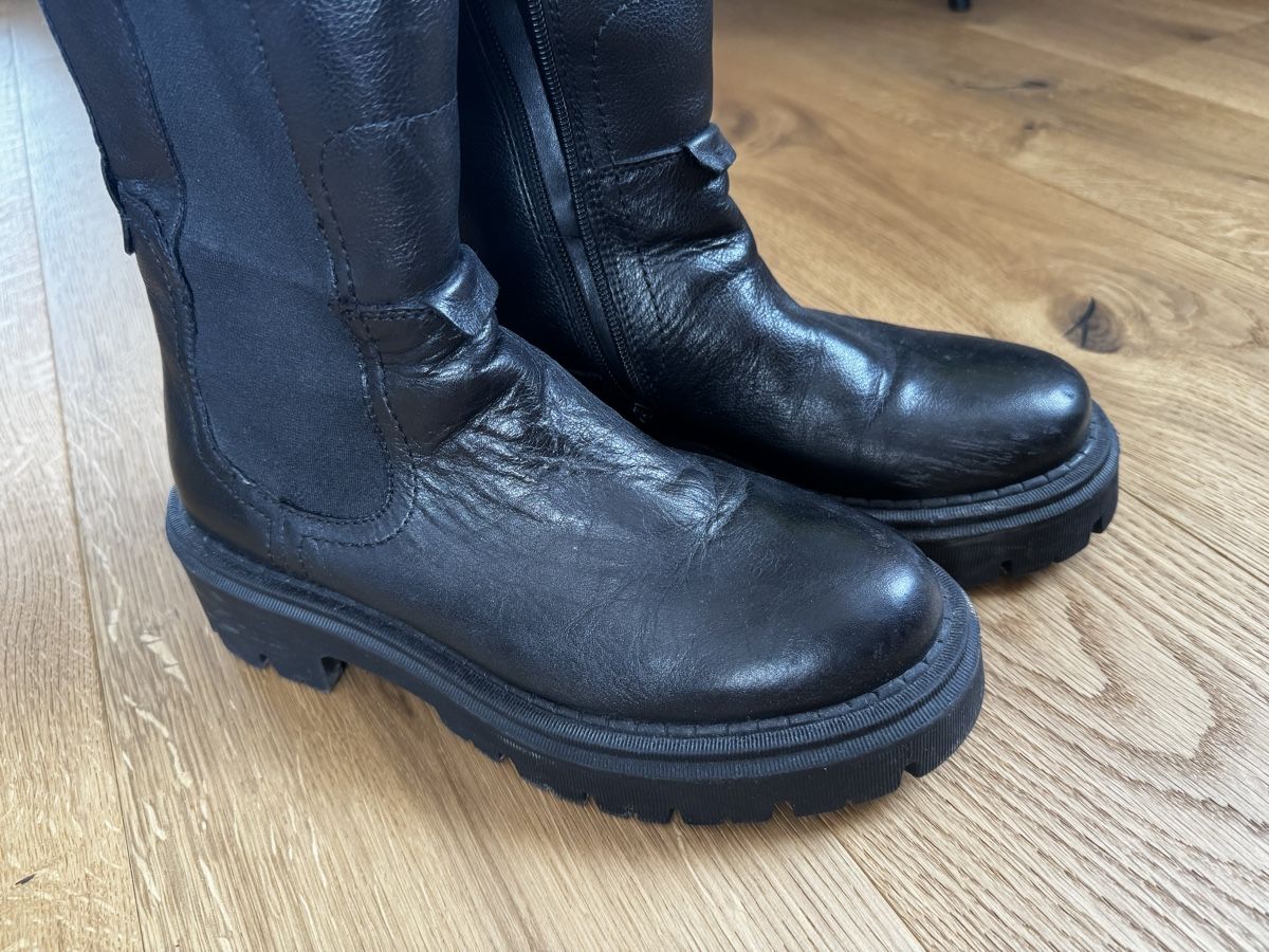 Damenschuhe: Schwarze Boots (Grösse 39) – Gebraucht aus Gränichen von laurahoerdt 1