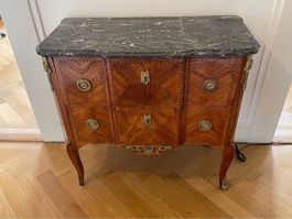 Commode sauteuse style transition (Louis XV - Louis XVI)