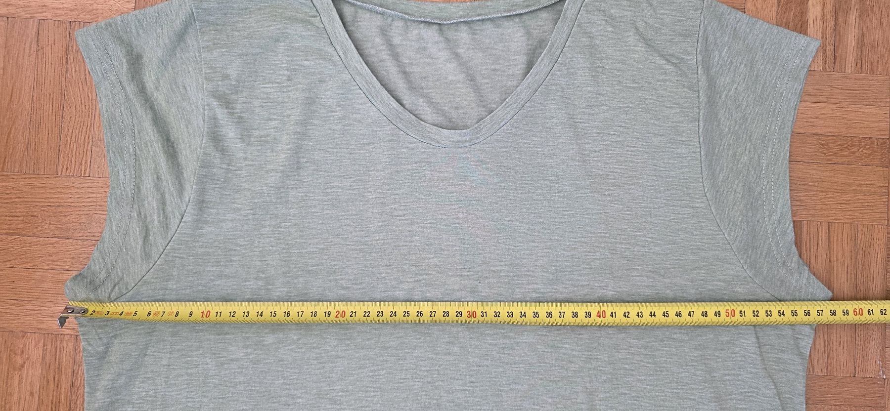 T-shirt: Tshirt vert chiné – Usato da Yverdon-les-Bains venduto da van_dq65 6