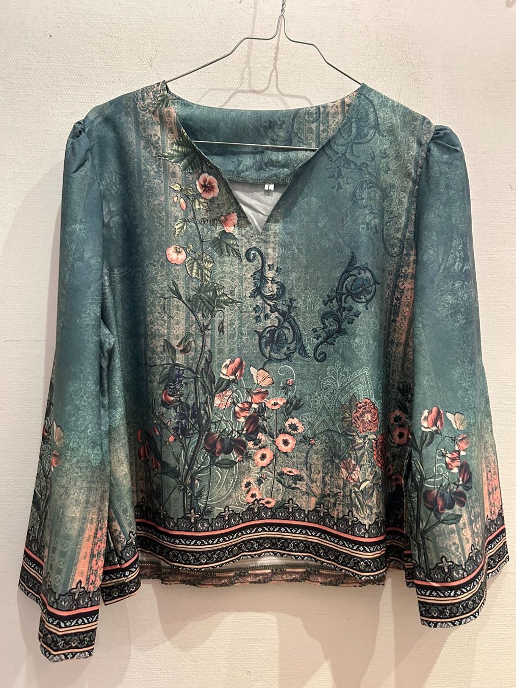 Lotti di vestiti: Ensemble pantalon décontracté et fluide T/L – Nuovo (secondo la descrizione) da nyon venduto da Lbabi 2