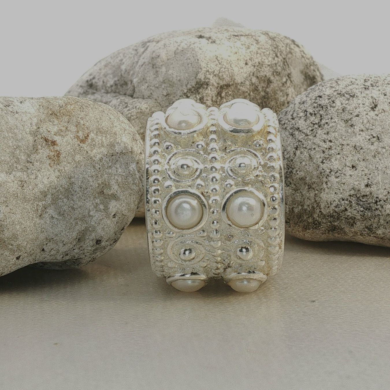 Olga Ribler Anelli: Statement Silber Ring 925 mit Perlen Grösse 60 – Nuovo (secondo la descrizione) da Luzern venduto da Schmuckoutlet