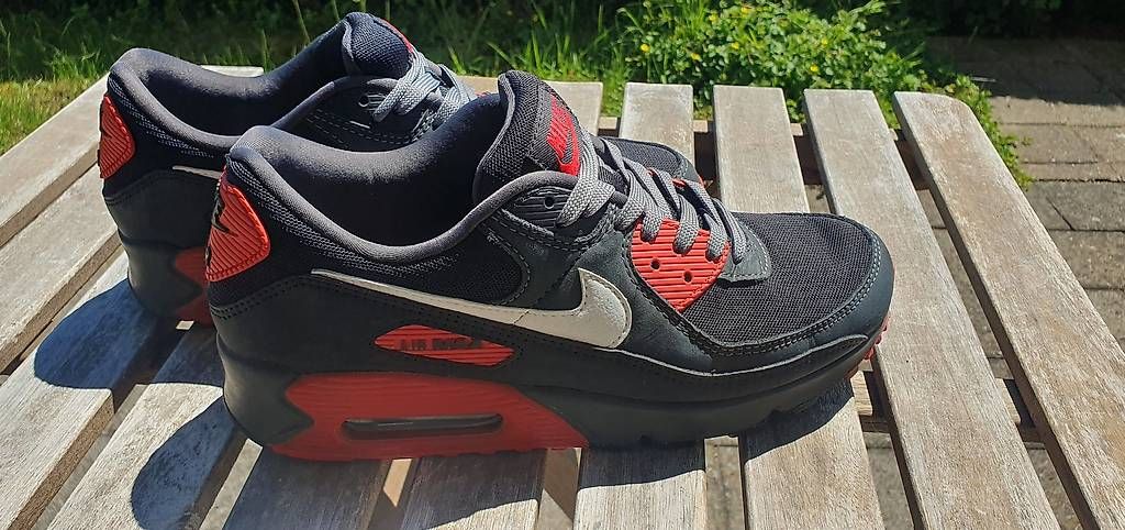 Nike Scarpe da uomo: Nike Air Max 90 schwarz/rot, Grösse 42 – Usato da Udligenswil venduto da sha_8tx2