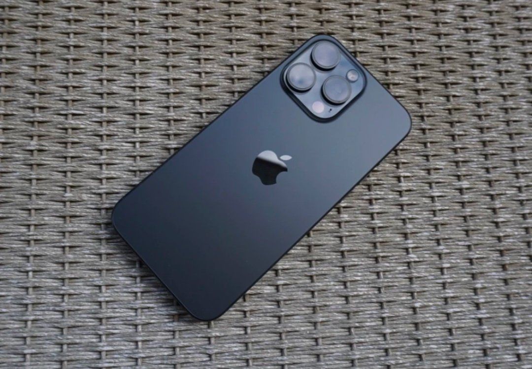 Apple Telefoni cellulari / Smartphones: iPhone 15 Pro Max (256GB) Akku 100% – Usato da Luzern venduto da Waince786