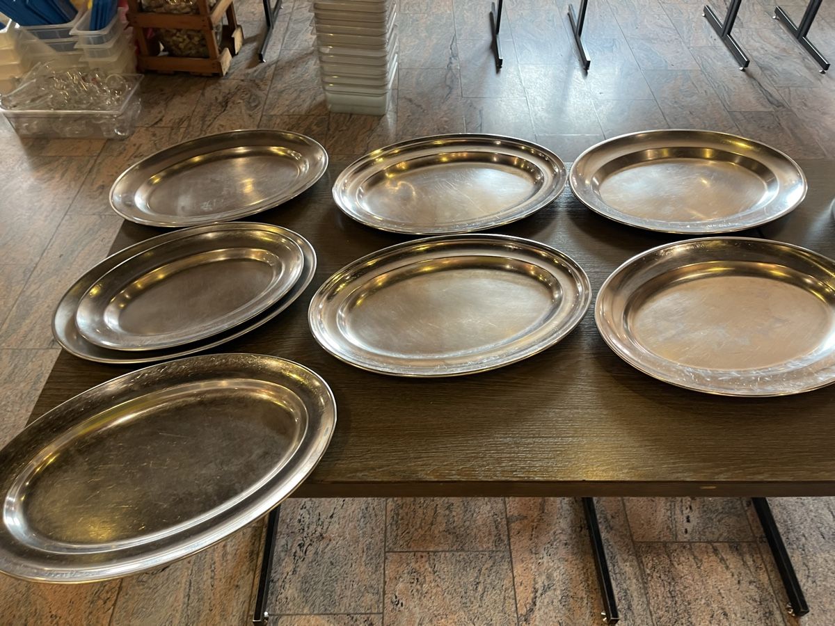 Elettrodomestici da cucina: 7 Chromstahl Anrichteplatten mit Deckel – Usato da Dittingen venduto da Cervolino77 2
