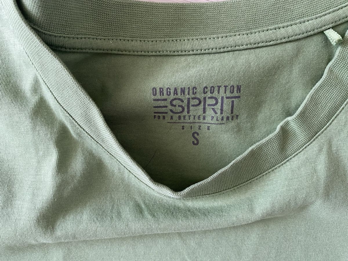 Esprit Lotti di vestiti: Esprit Damen Shirts im 3er-Pack, Grösse S – Usato da Strengelbach venduto da Bycy 5