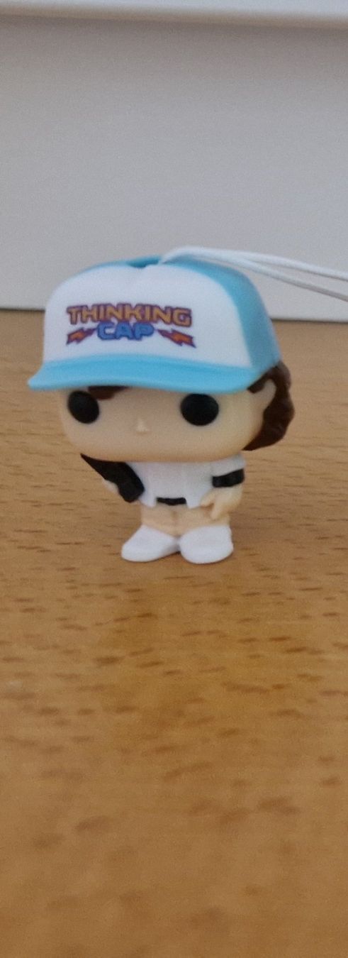 Giocattoli: Dustin - Stranger things - Kinder joy – Nuovo (secondo la descrizione) da Fleurier venduto da Tortue26