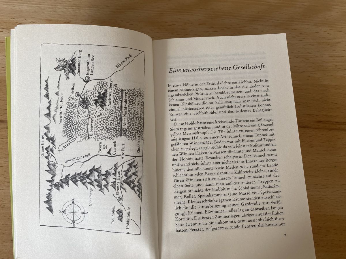 Bücher: Der kleine Hobbit - J.R.R. Tolkien – Gebraucht aus Schwarzenburg von  7