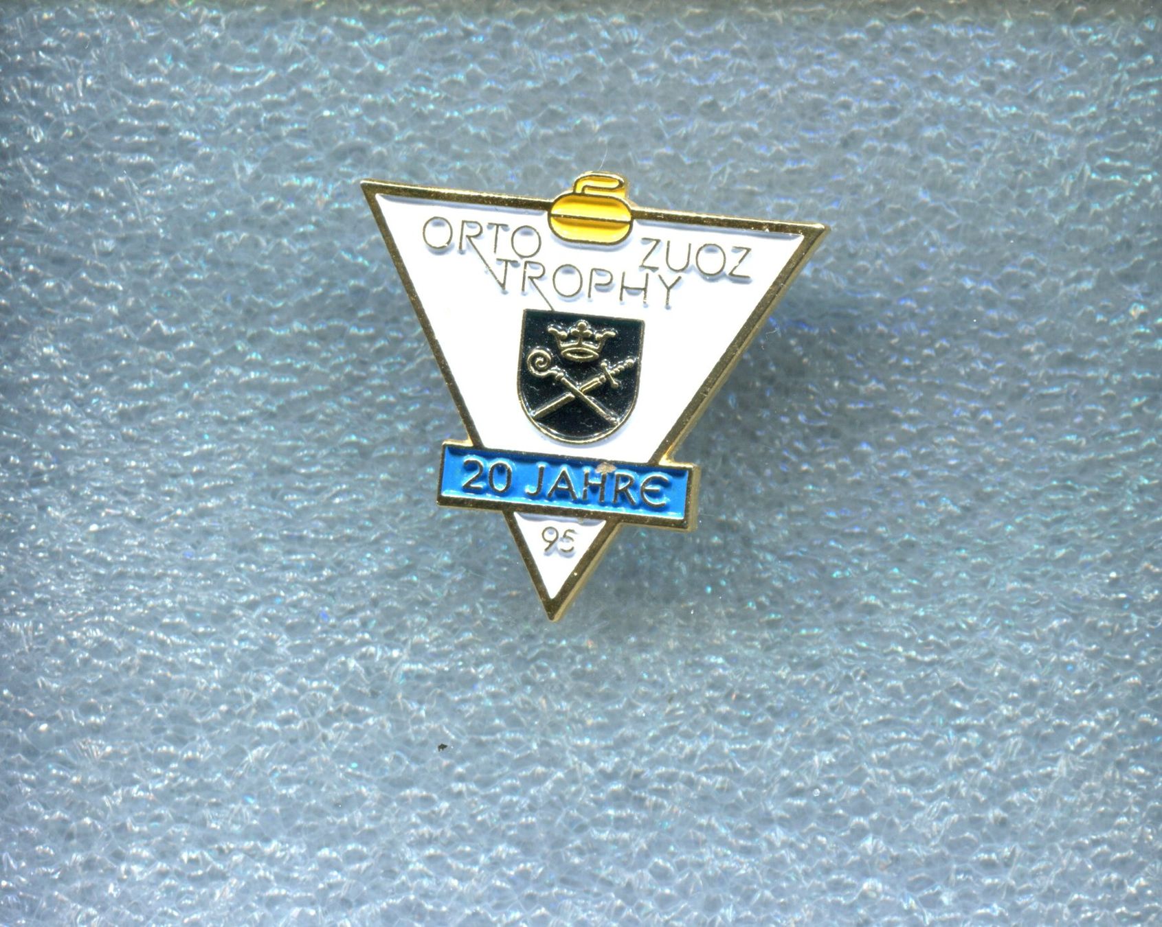 Placchette & Badge: Curling  ORTO TROPHY ZUOZ '95 – Usato da Winterthur venduto da Sammleroase