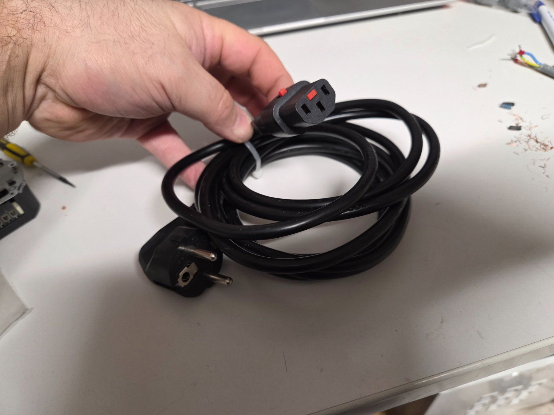 Kabel: Netzkabel 230V DE FR C13 Schuko Stromkabel 3m Iec Lock CEE7 – Gebraucht aus Zürich von Alibaba1234