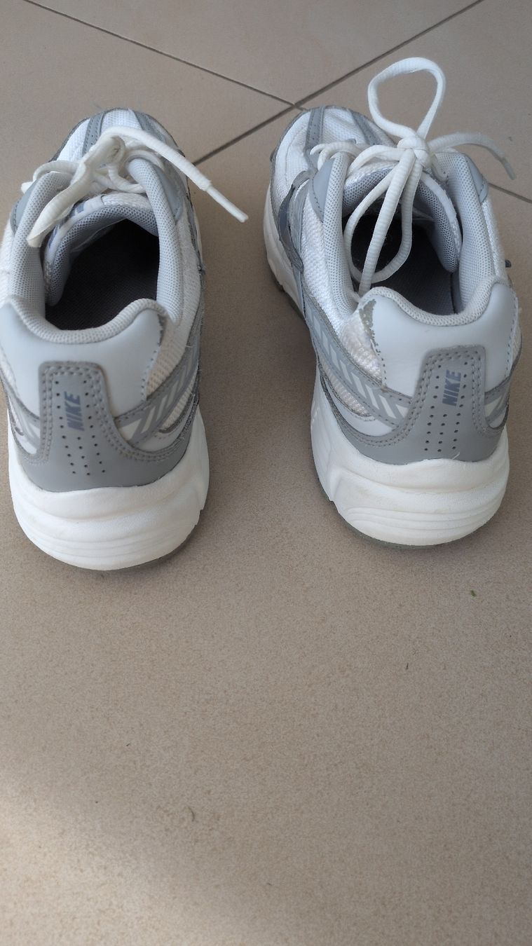 Nike Scarpe da donna: Nike Initiator 42 – Usato da Bottens venduto da Balera 2