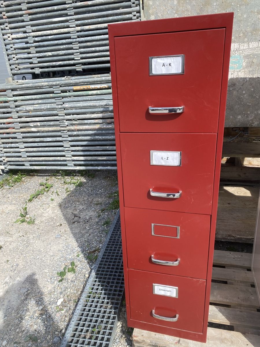 Armadi: Lista Schrank Metall  – Usato da Effretikon venduto da Metiiiii