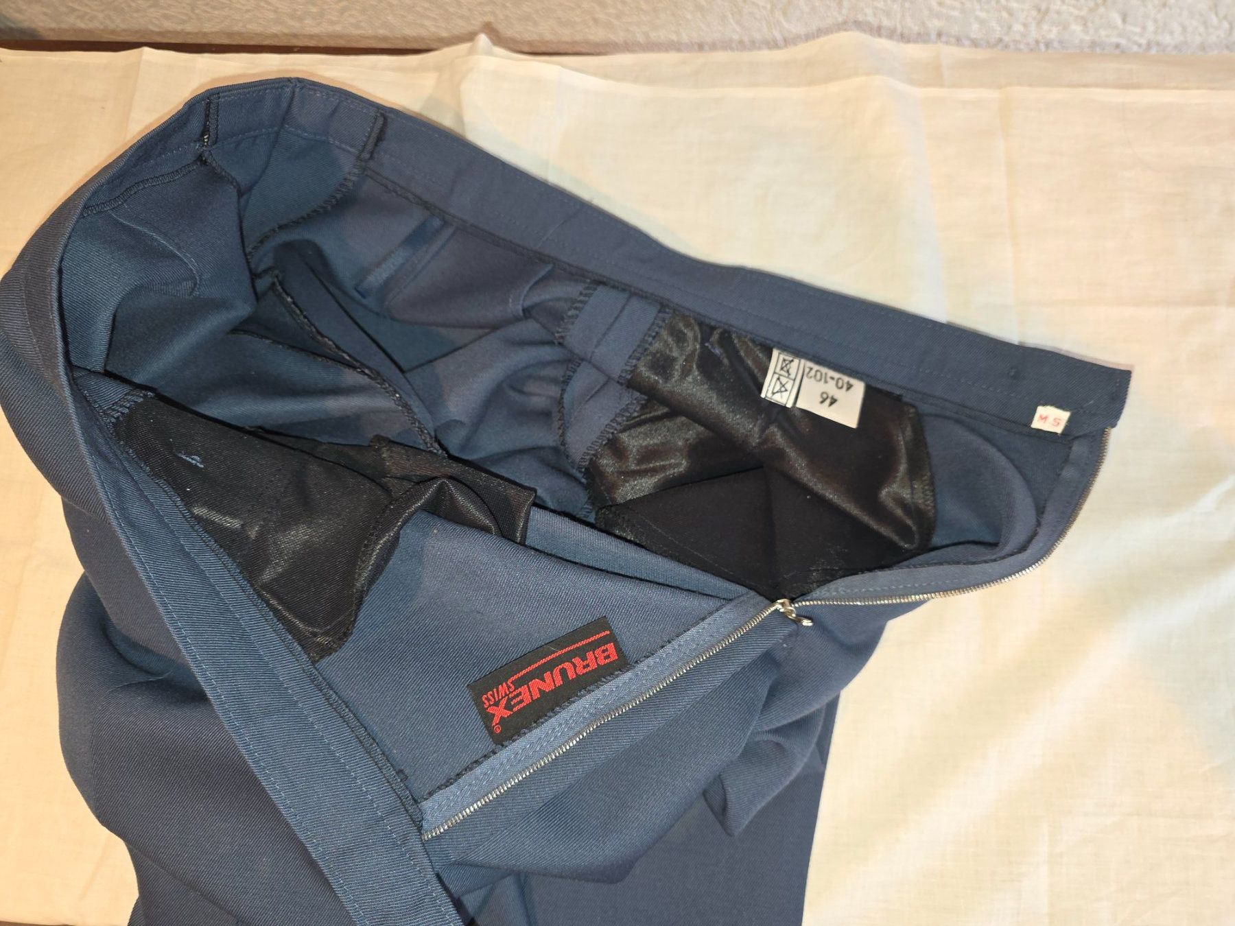 Schweizer Armee Uniformen: FHD / Frauenhilfsdienst Uniform – Gebraucht aus Obermumpf von oiskypoisky 9