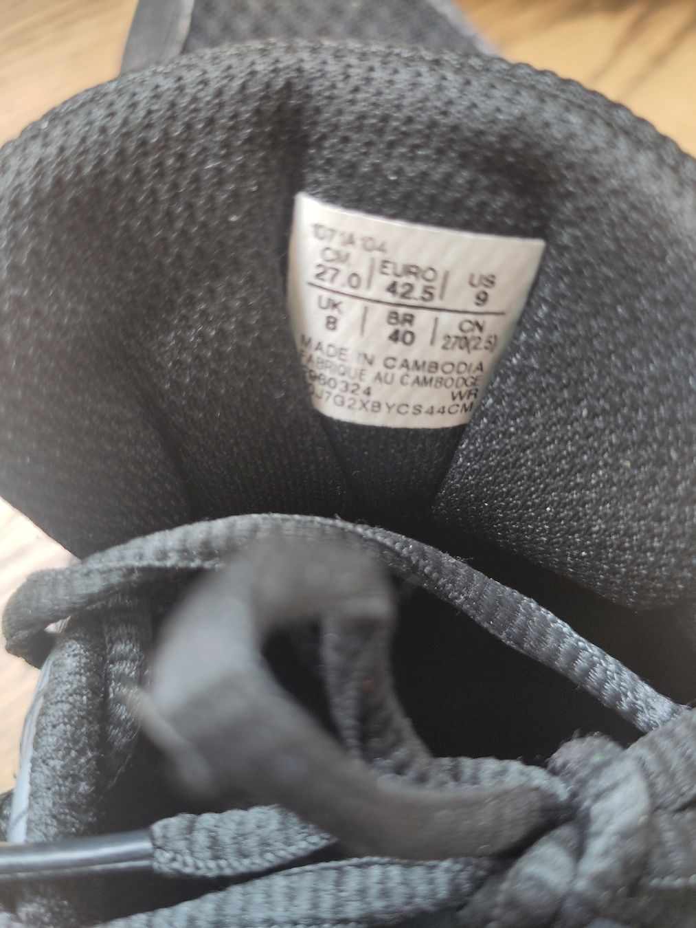 Asics Herrenschuhe: Asiscs Hallenschuhe Gr. 42.5 – Gebraucht aus Affoltern am Albis von T.i.d.e 1