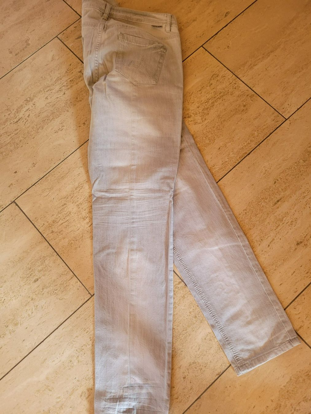 Marc Cain Jeans: MARCCAIN_Jeans Gr. 4, hellgrau – Gebraucht aus Auslikon von hera8331 1