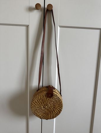 Sac rond en rotin avec bandoulière marron