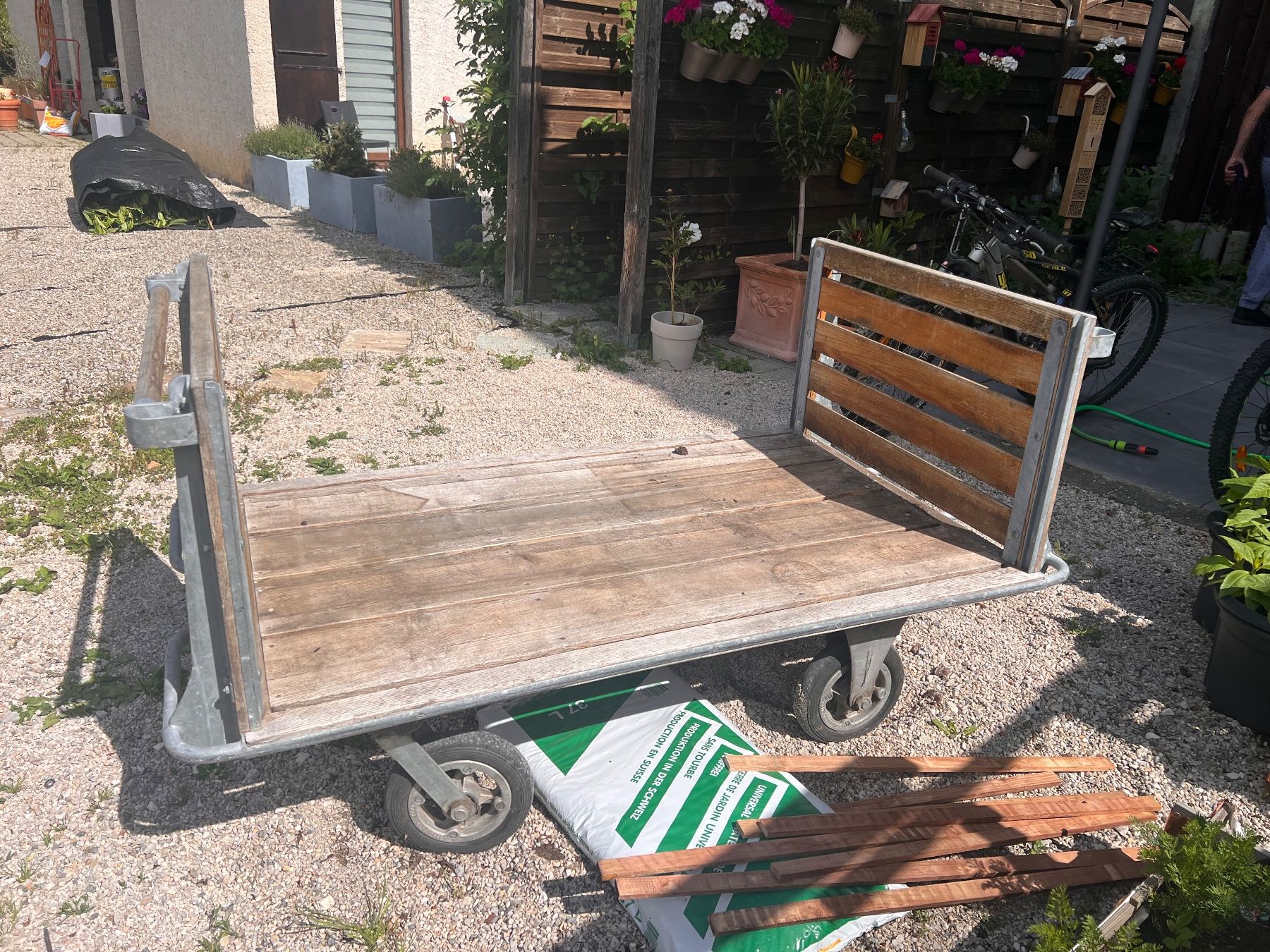 Anhänger: Ancien chariot de la poste – Gebraucht aus St-Cergue von ren_57bz