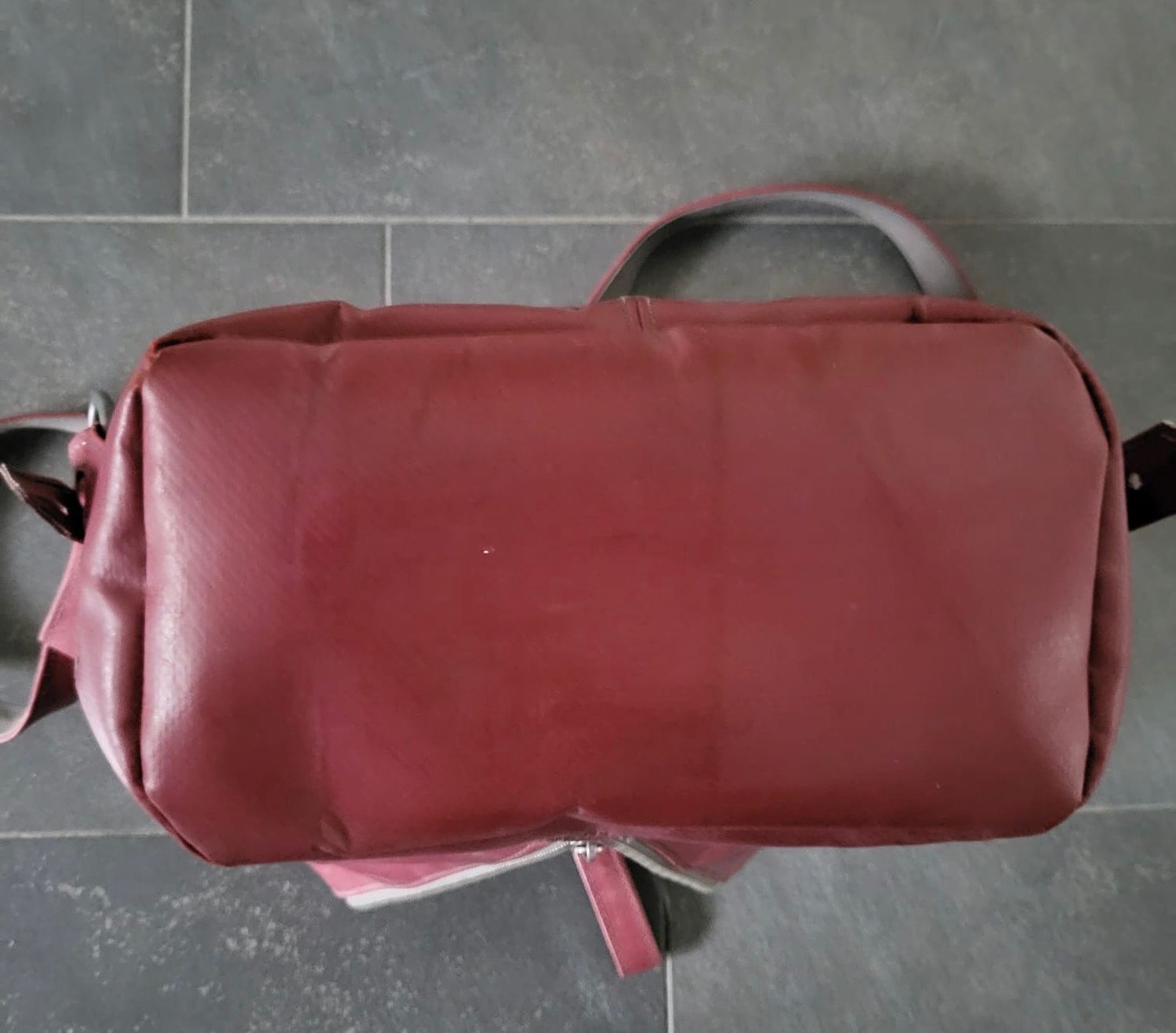 Freitag Zaini: Freitag Woolf R123 Backpack S/AUBERGINE MATT Reference-Linie – Usato da Winterthur venduto da LESA1015 4