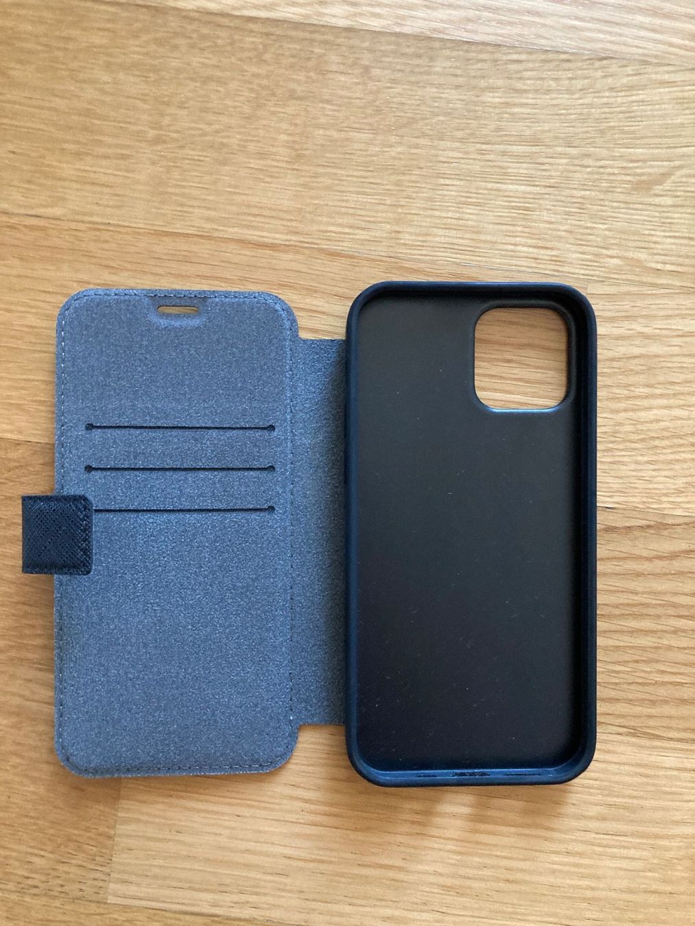 Karl Lagerfeld Covers & Schutzfolien: (A) Iphone 12 Hülle Karl Lagerfeld – Gebraucht aus Jonen von Sevenb 2