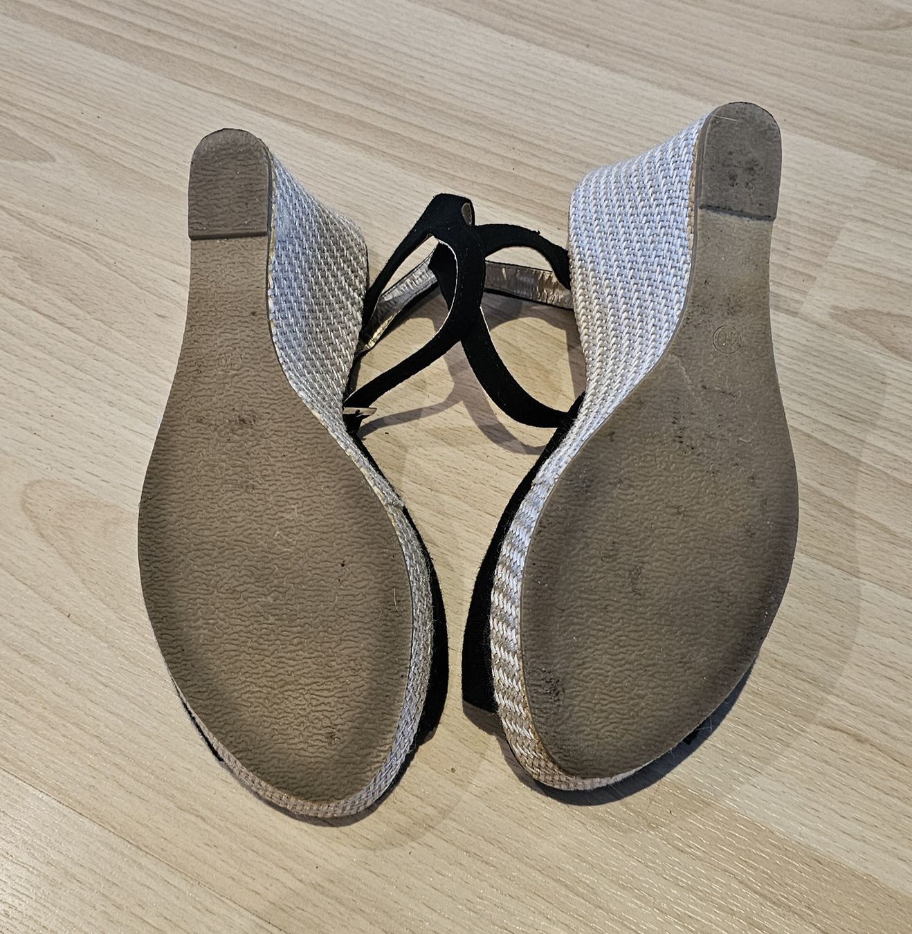 Cube Scarpe da donna: Hübsche Sandalen mit Keilabsatz – Usato da Fehraltorf venduto da Sumin 2