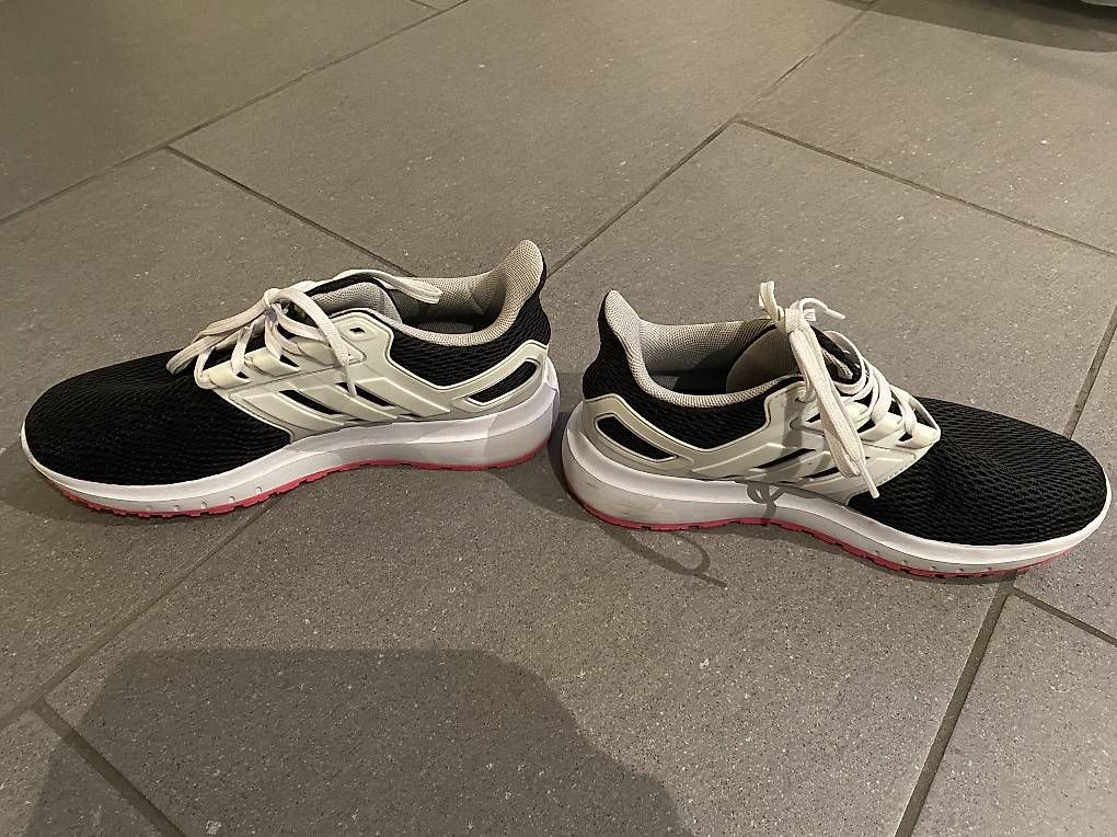 Adidas Scarpe da donna: Adidas Turnschuhe Grösse 40 – Usato da Oberrohrdorf venduto da Desteny1 1