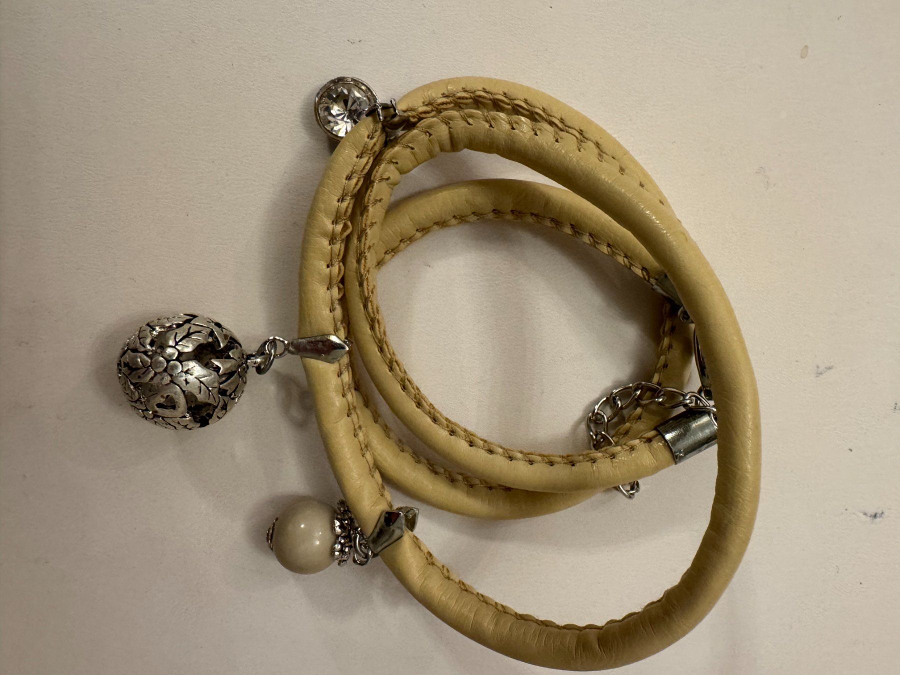 Bracciali & Braccialetti: WIE NEU -  Kunstleder Wikcelarmband 2er Set – Usato da Maienfeld venduto da Fashion_2009 2
