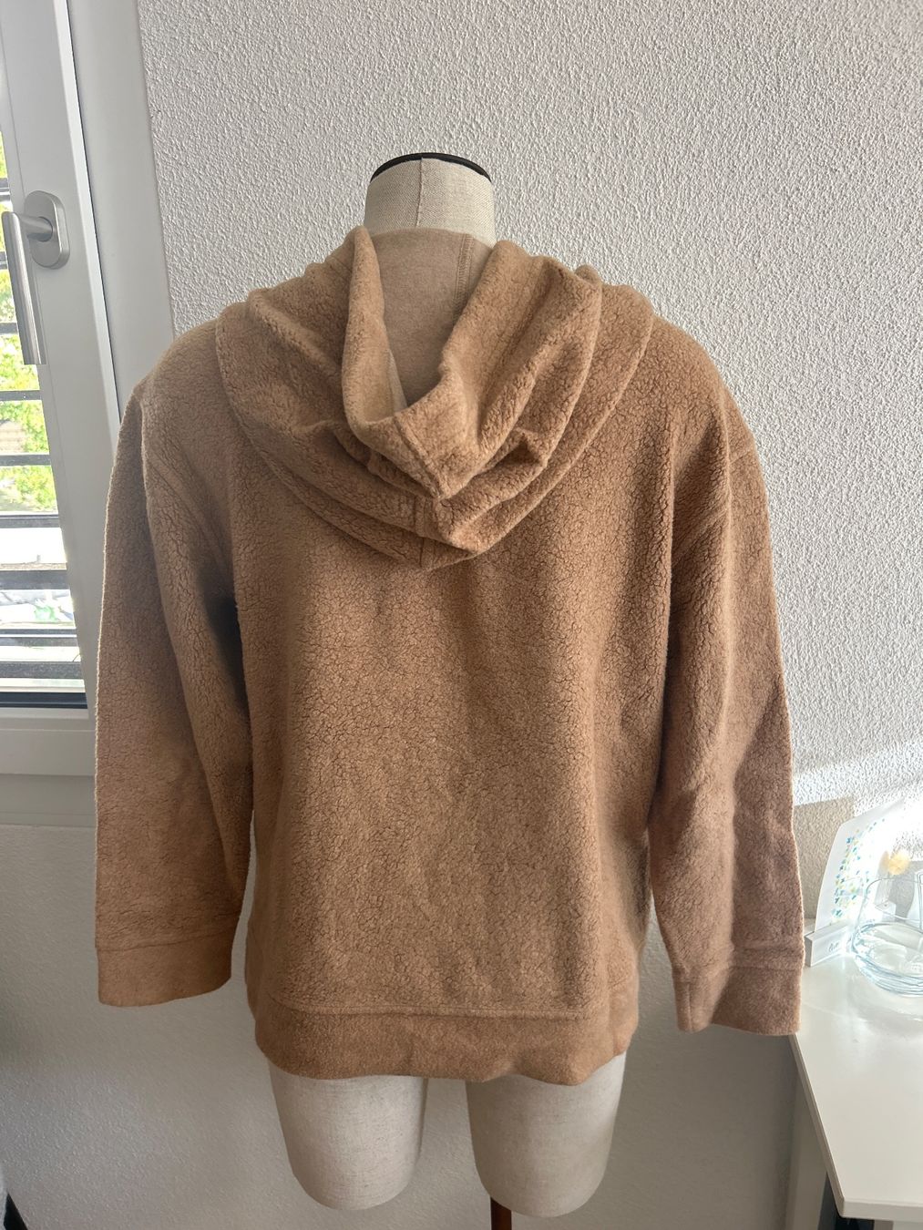 Max Mara Maglioni & Felpe: Pullover mit Kapuze braun Teddyfell Optik gebraucht – Usato da Schaffhausen venduto da Casadenobile 2