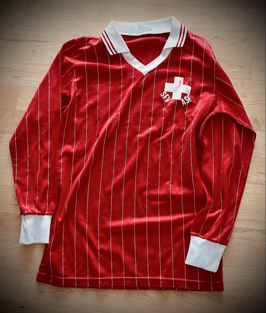 Schweizer Nati Leibchen & Hosen: Altes CH-Nati Trikot – Gebraucht aus Bülach von qnz12