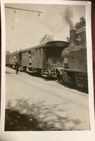 Original Foto: Dampflokomotive beim Rangieren mit Waggons
