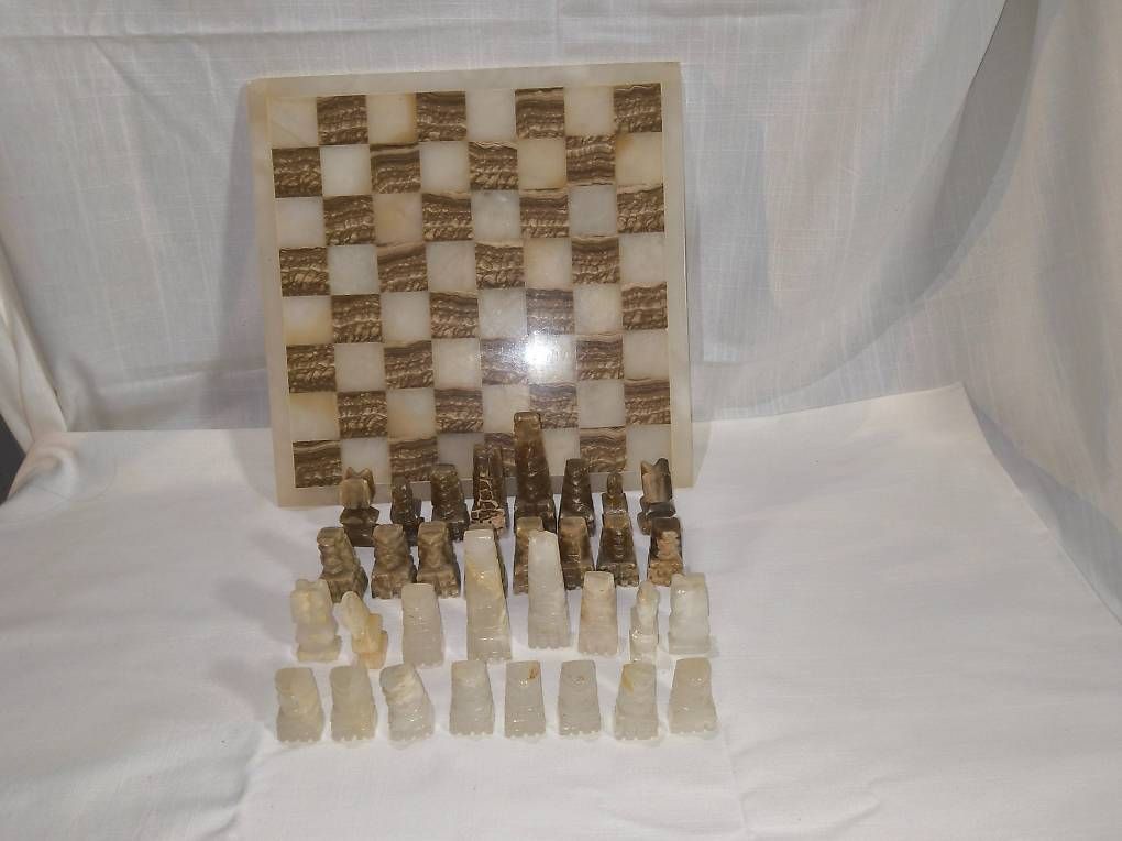Jeux: Jeu d'échecs en onyx sculpté à la main – D'occasion à Lausanne par ber_qk5j