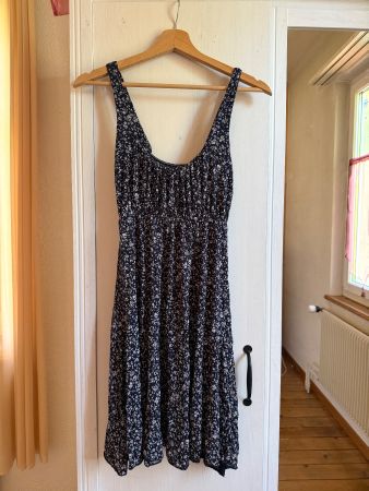 Kleid gekauft auf einem Markt in Como, Italien