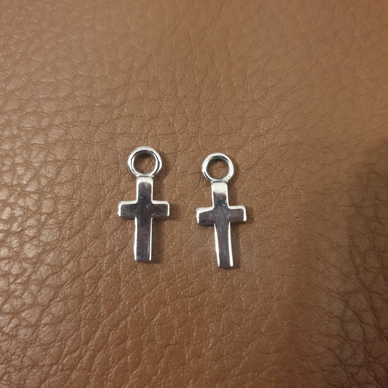 Ciondoli: 2x Charm Anhänger "Kreuz", silber – Nuovo (secondo la descrizione) da Neuendorf venduto da DeSiriA 1