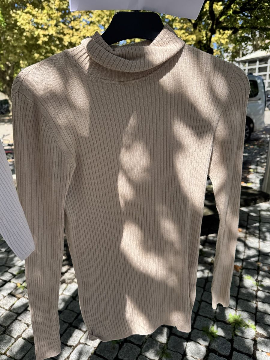 Hallhuber Pullover & Sweatshirts: Hallhuber Basic Rollkragenpullover XS beige – Gebraucht aus Bremgarten AG von val_ch 2