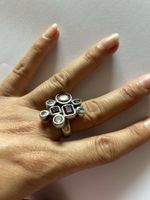 Bague moderniste avec bohème