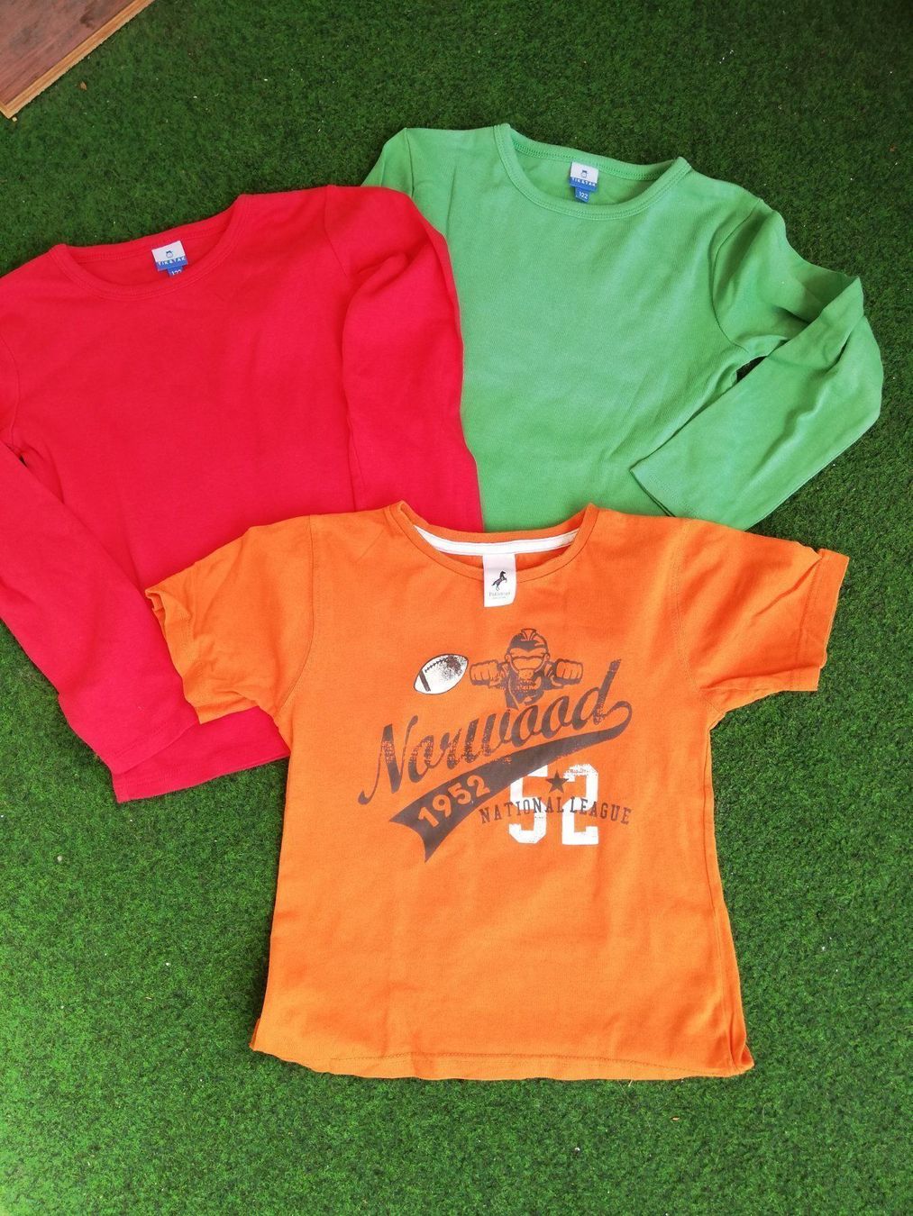 Camicie, T-shirt & Polo: 2 TShirt Langarm Grösse 122 NEU +1Gratis – Nuovo e nell'imballaggio originale da Davos Platz venduto da wauwauin 2