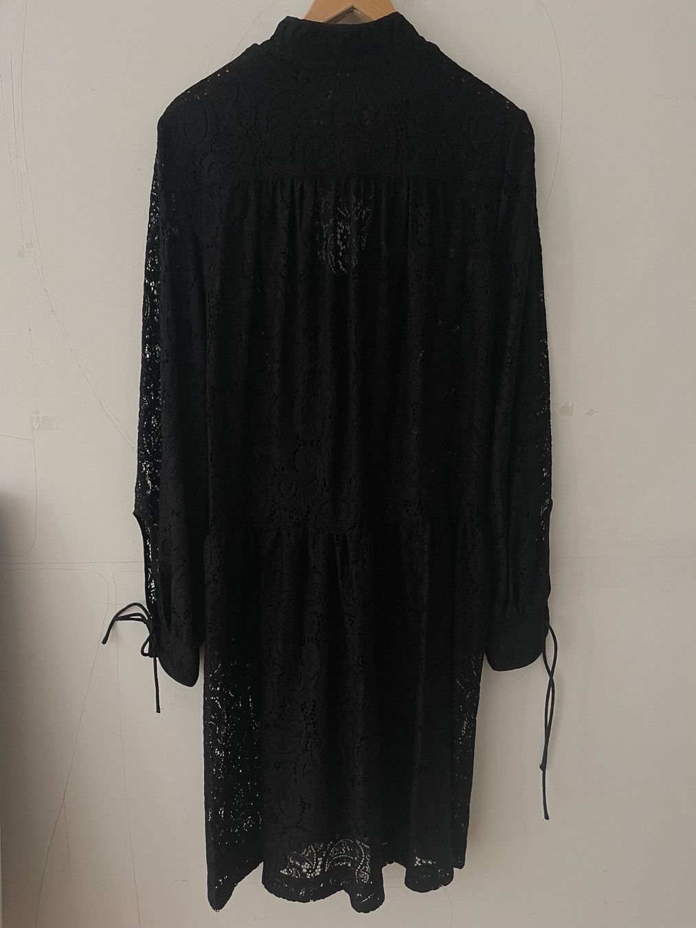 H&M Vestiti: Kleid H&M schwarz Grösse M elastische Spitze durchgehend – Usato da Nussbaumen AG venduto da HelenaDavid1910 1