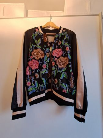 InWear Bomberjacke Blumen-Stickerei Grösse 40 neuwertig