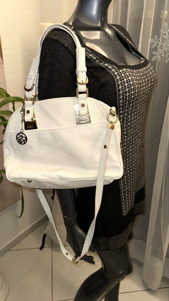 DKNY Borse da donna: DKNY TASCHE LEDER neuwertig – Usato da Unteraegeri venduto da MH203