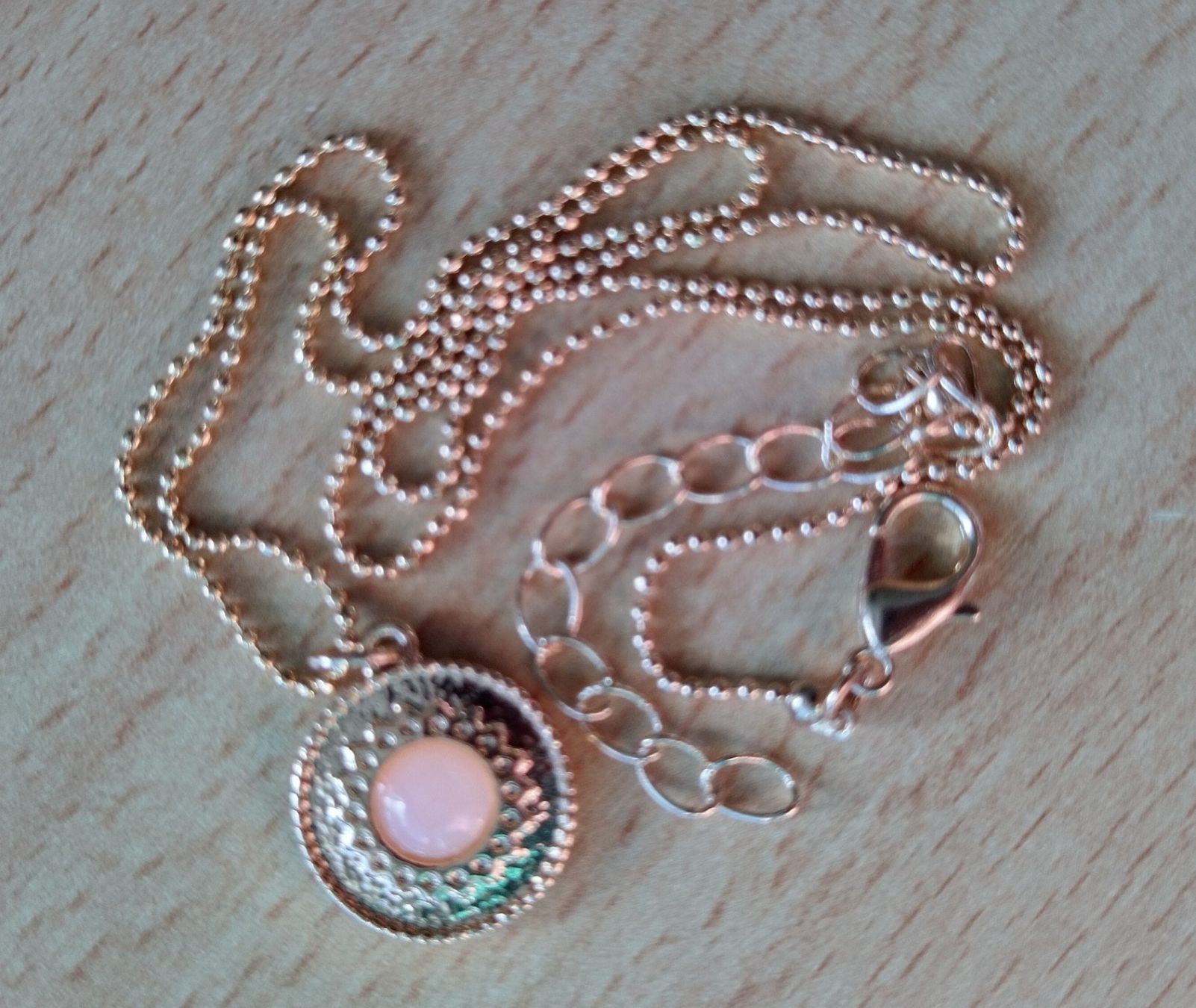 Catenine: Goldfarbene Halskette mit Anhänger / Modeschmuck – Nuovo e nell'imballaggio originale da Jona venduto da Argus36 2