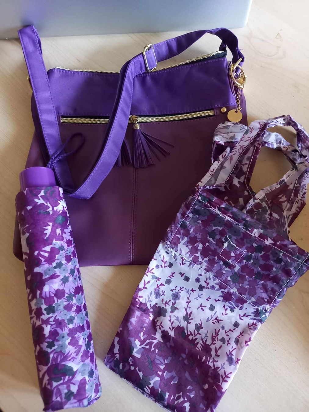 Taschen für Damen: Damen Set: Umhängetasche, Regenschirm, Einkaufsbeutel – Neu (gemäss Beschreibung) aus Möhlin von Simba4871
