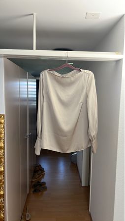 Elegante Seidenoptik Bluse in Beige