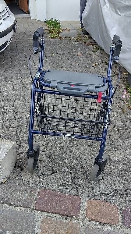 Aides à la marche: Stabiler Rollator mit Korb – D'occasion à Dübendorf par Buch3