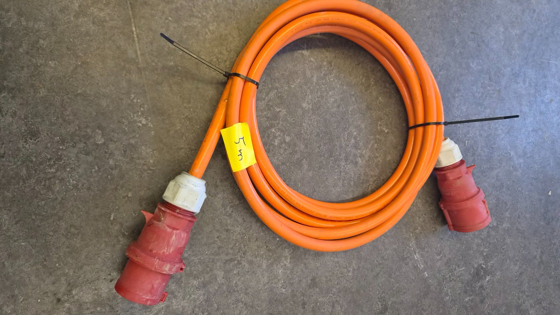 Cavi: ca. 5 Meter - Starkstromkabel CEE 32 - Deckel defekt – Difettoso da Vitznau venduto da Vitznau84