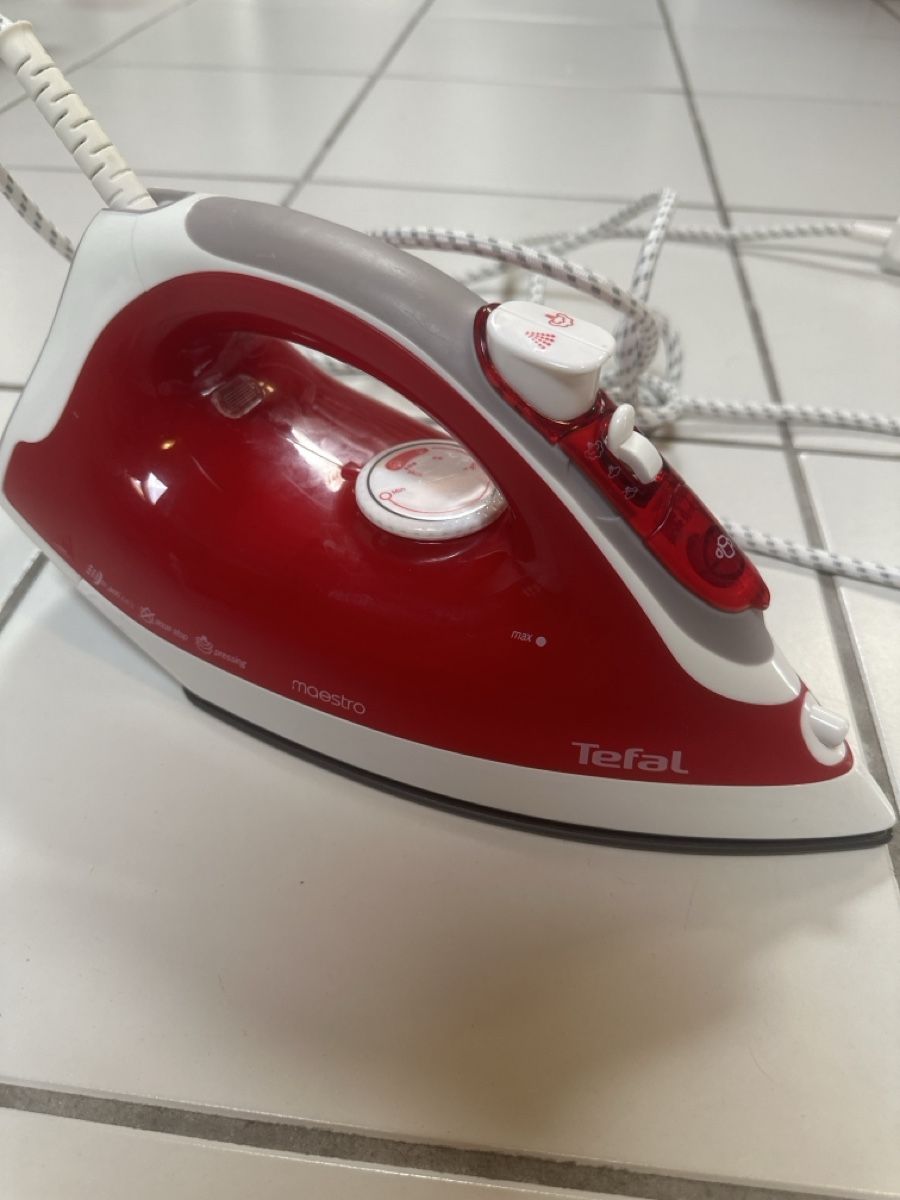 Tefal Ferri da stiro: Tefal Maestro Steam Iron Red - Great Condition – Usato da St. Gallen venduto da S_rnw2 5