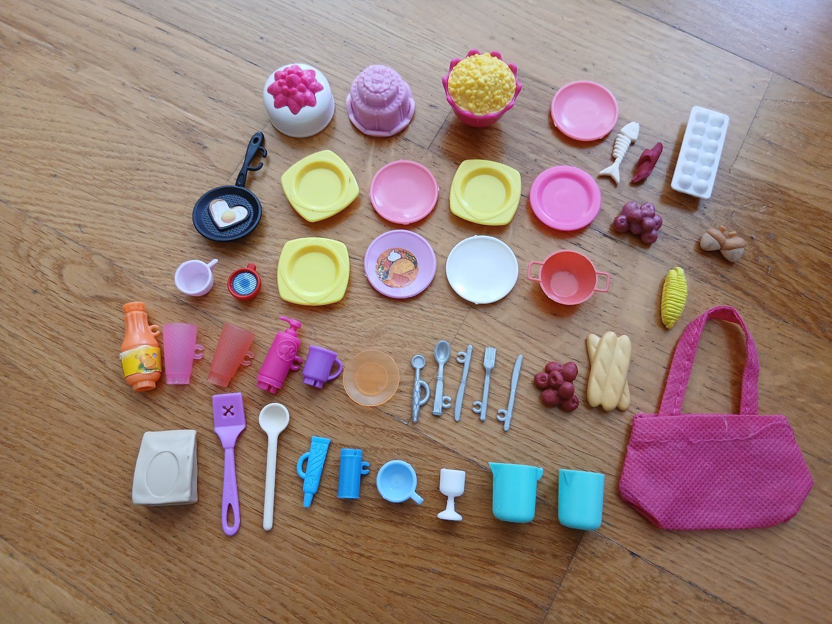 Spielzeuge: Barbie Geschirr – Gebraucht aus Dübendorf von Fip05